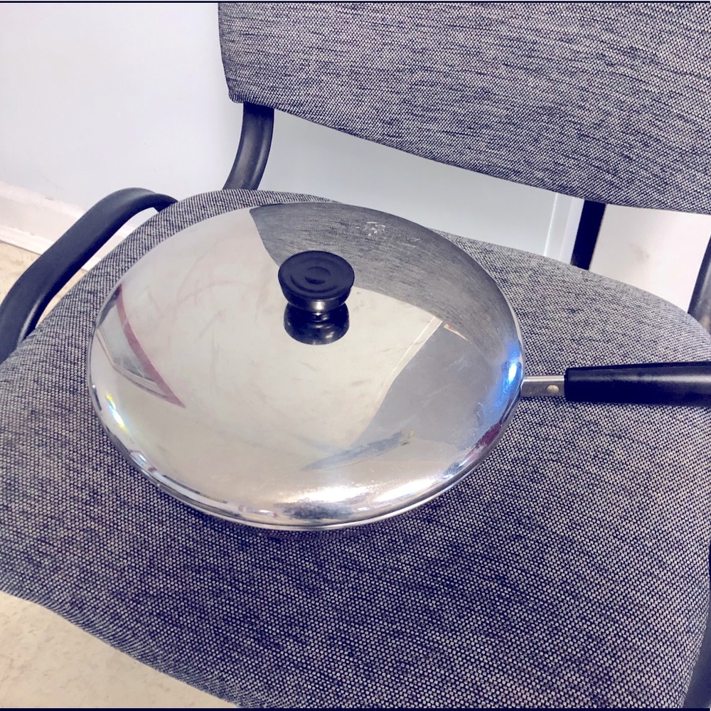 Revere Ware 10 in Pot with Lid